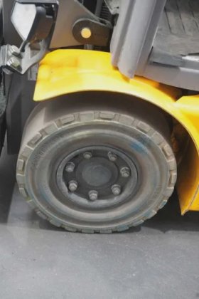 永恒力三轮前叉车