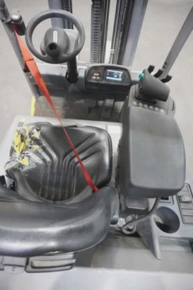 永恒力三轮前叉车