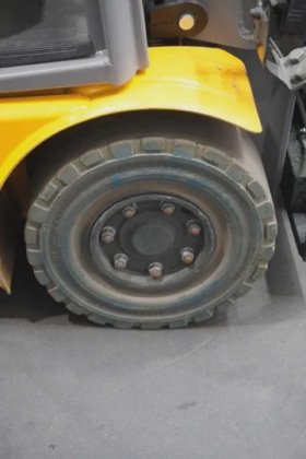 永恒力三轮前叉车