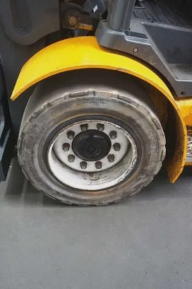 永恒力四轮前叉车