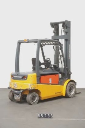 永恒力四轮前叉车