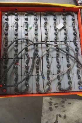 永恒力四轮前叉车