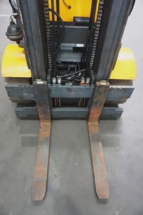 永恒力四轮前叉车