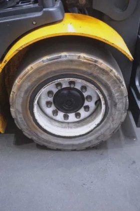 永恒力四轮前叉车