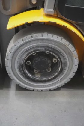 永恒力四轮前叉车