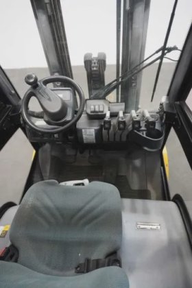 永恒力四轮前叉车