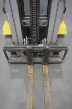 永恒力四轮前叉车