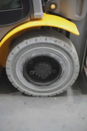 永恒力四轮前叉车