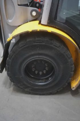 永恒力四轮前叉车