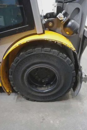 永恒力四轮前叉车