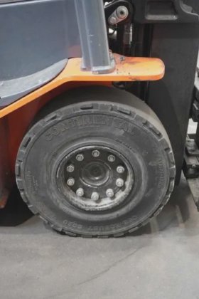 丰田四轮前装载机