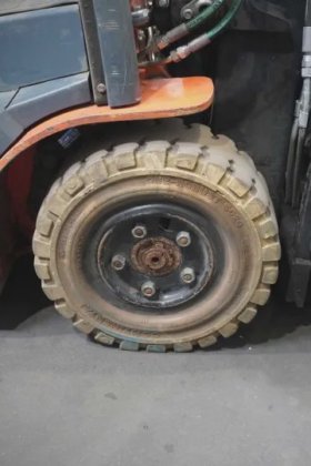 丰田四轮前装载机