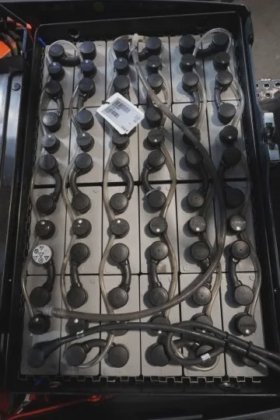 丰田三轮前装载机