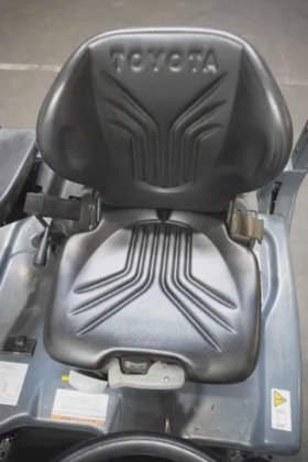 丰田三轮前装载机