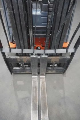 丰田三轮前装载机