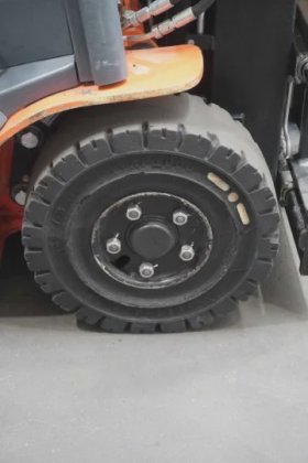 丰田三轮前装载机