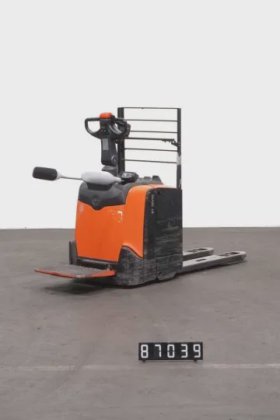 丰田低叉车驾驶室