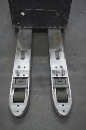 丰田低叉车驾驶室