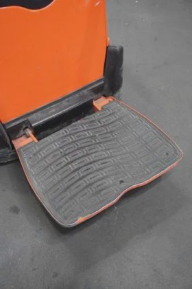 丰田低叉车驾驶室