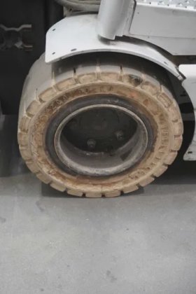 STILL 三轮前装载机