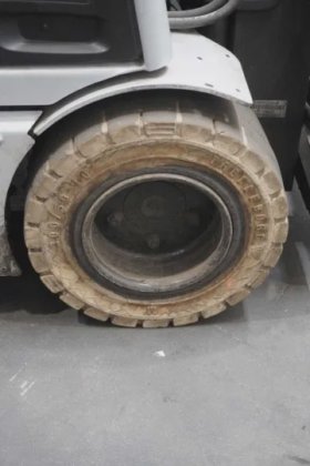 STILL 三轮前装载机