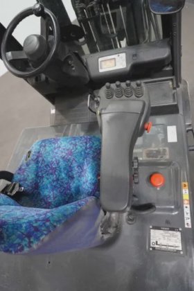 日产四轮前装载机