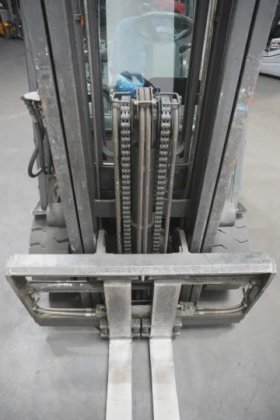 日产四轮前装载机