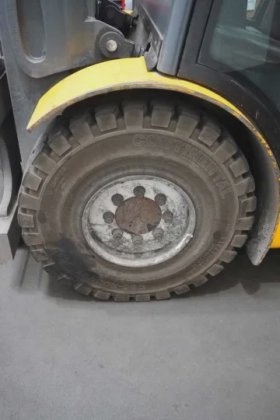 永恒力四轮前叉车