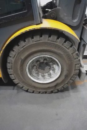 永恒力四轮前叉车