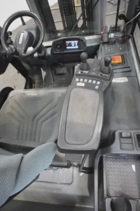 永恒力四轮前叉车