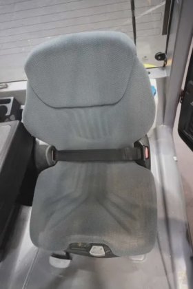 永恒力四轮前叉车