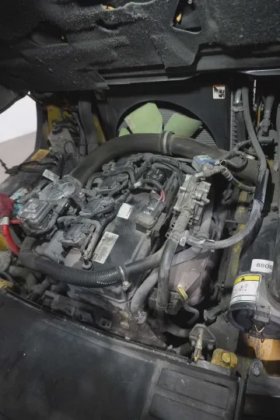 耶鲁四轮前装载机