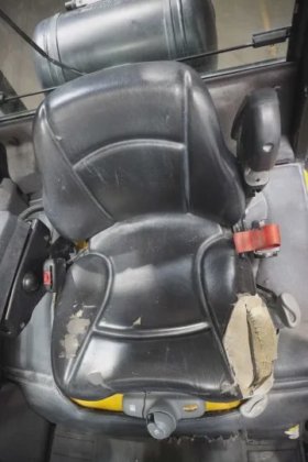 耶鲁四轮前装载机