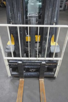 耶鲁四轮前装载机