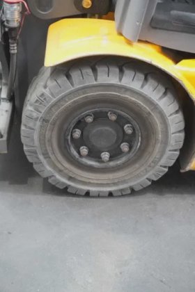 永恒力三轮前叉车