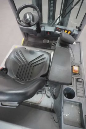 永恒力三轮前叉车