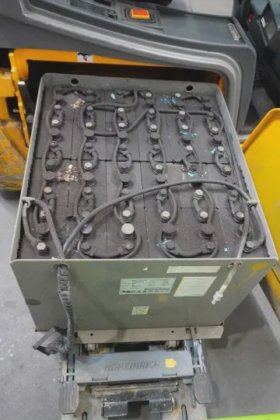 永恒力三轮前叉车