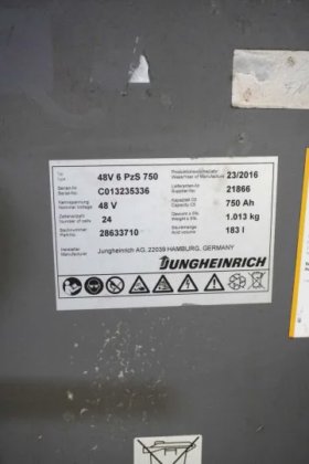 永恒力三轮前叉车