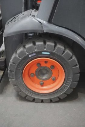 林德四轮前叉车