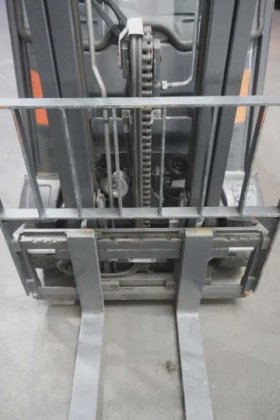 林德四轮前叉车