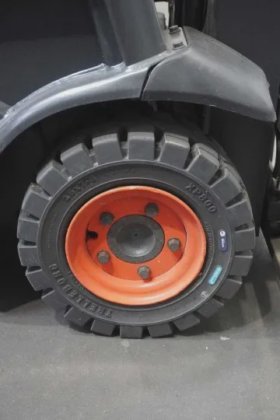 林德四轮前叉车