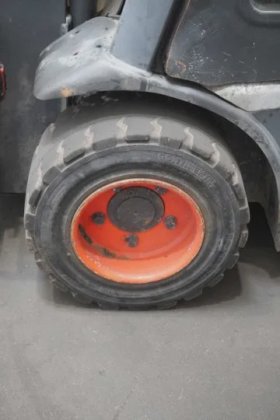 林德四轮前叉车