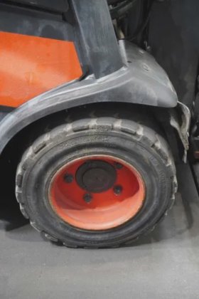 林德四轮前叉车