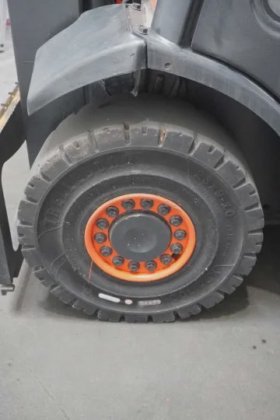 林德四轮前叉车