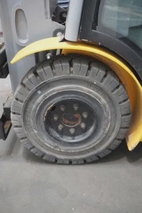 永恒力四轮前叉车