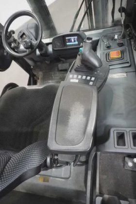 永恒力四轮前叉车