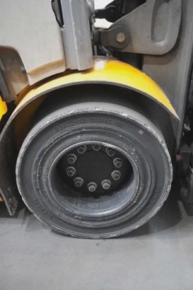 永恒力四轮前叉车