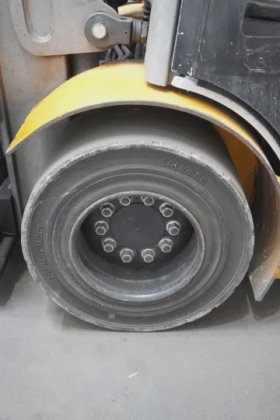 永恒力四轮前叉车