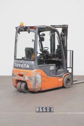 丰田三轮前装载机