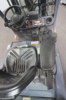 丰田三轮前装载机